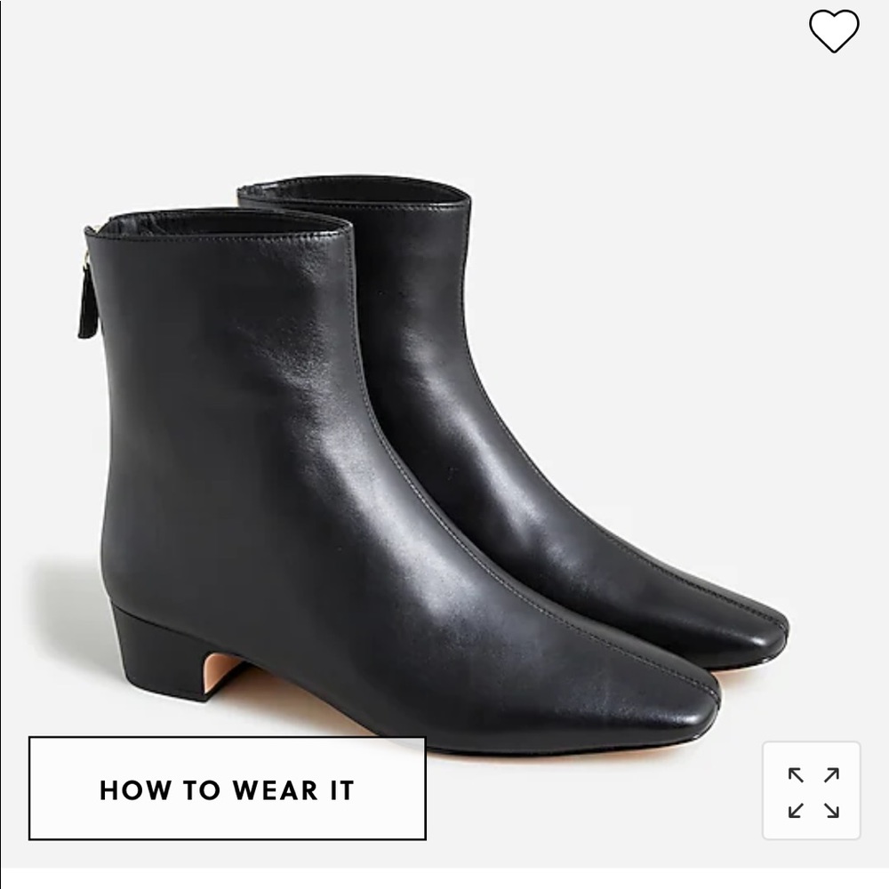 Like new Roxie back zip leather ankle boots